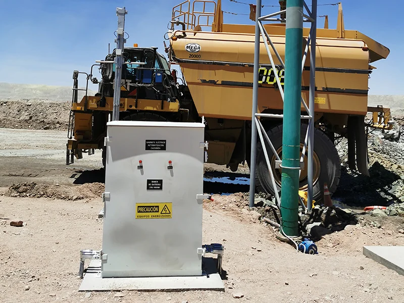 Gabinete de control del sistema Cachimba instalado en terreno